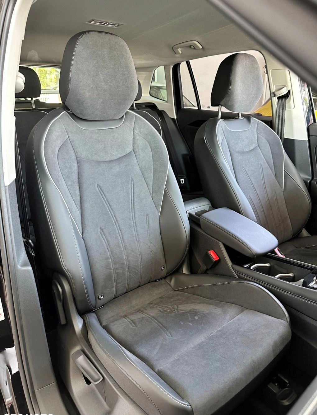 Volkswagen Tiguan cena 215600 przebieg: 1, rok produkcji 2024 z Kłodzko małe 232